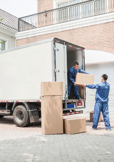 Professional furniture loading and unloading in Karachi for safe handling